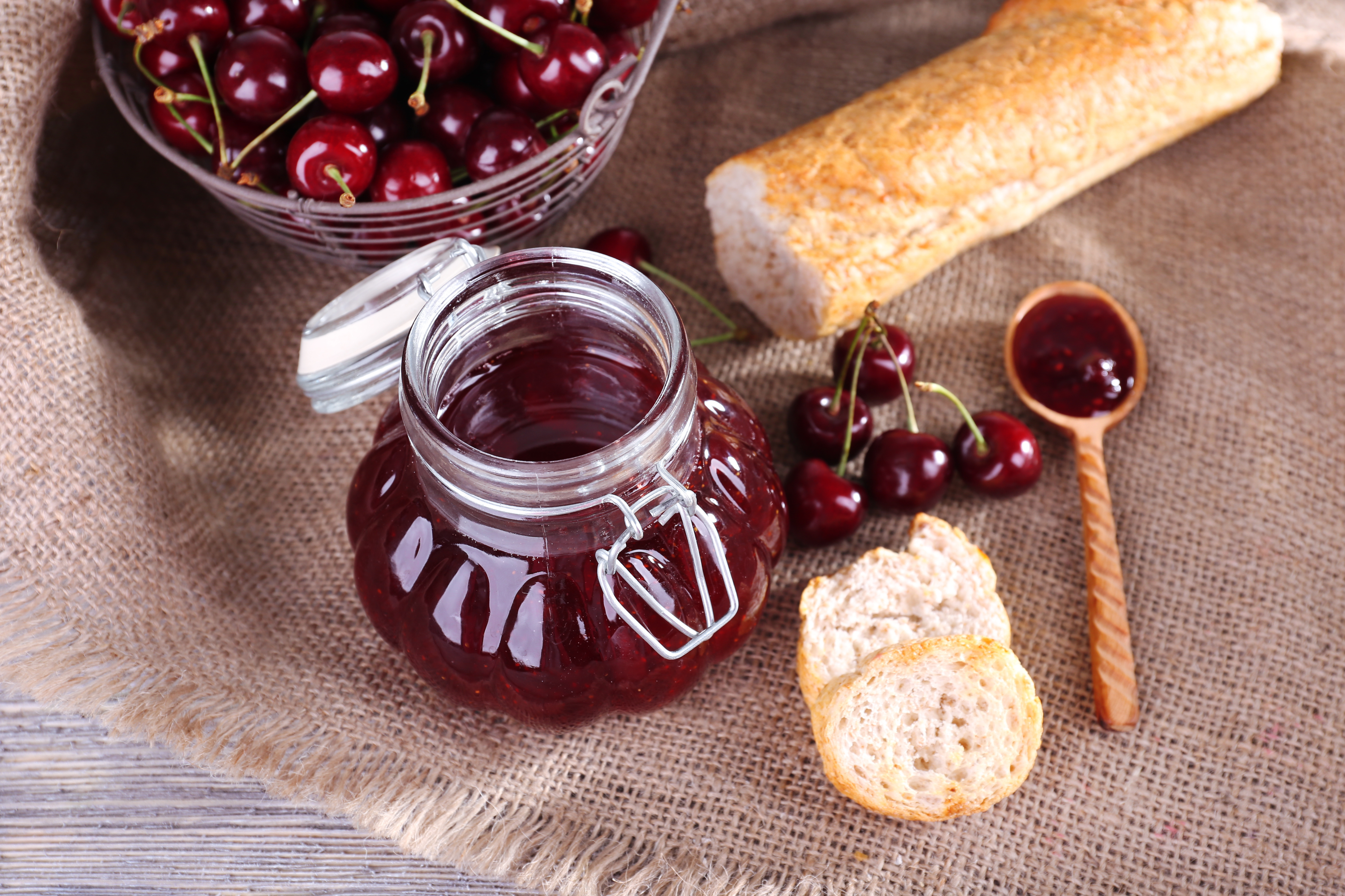 Ricetta Della Marmellata Di Amarene Torta Di Mele Ricette Sfiziose Per Preparare Biscotti Crostate Primi E Secondi Piatti Con Le Mele