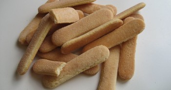 La ricetta dei Savoiardi fatti in casa Savoiardi