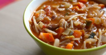 Come preparare un ottimo minestrone classico e light Minestrone