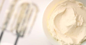 Come preparare la crema al burro per farcire i vostri dolci Crema-al-burro