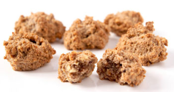 La ricetta di Brutti ma Buoni: dolcetti alle nocciole semplicemente squisiti Brutti-ma-buoni