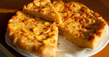Come preparare la torta di mele in padella: facile e velocissima Torta-di-mele-in-padella