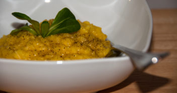La ricetta del risotto alla curcuma: profumato, colorato, perfetto per l’estate! Risotto-alla-curcuma