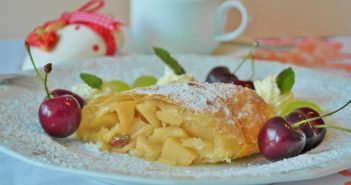 Come preparare lo strudel di mele con pasta sfoglia: ricetta super veloce! Strudel-di-mele-con-pasta-sfoglia