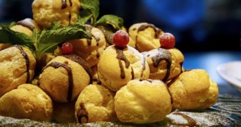 La ricetta dei bignè al cioccolato: pronti in 30 minuti! Bignè-al-cioccolato