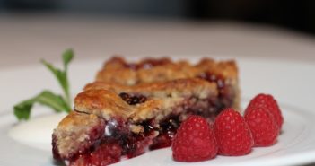 Linzer Torte: la ricetta della crostata di Natale che profuma di cannella Linzer-torte